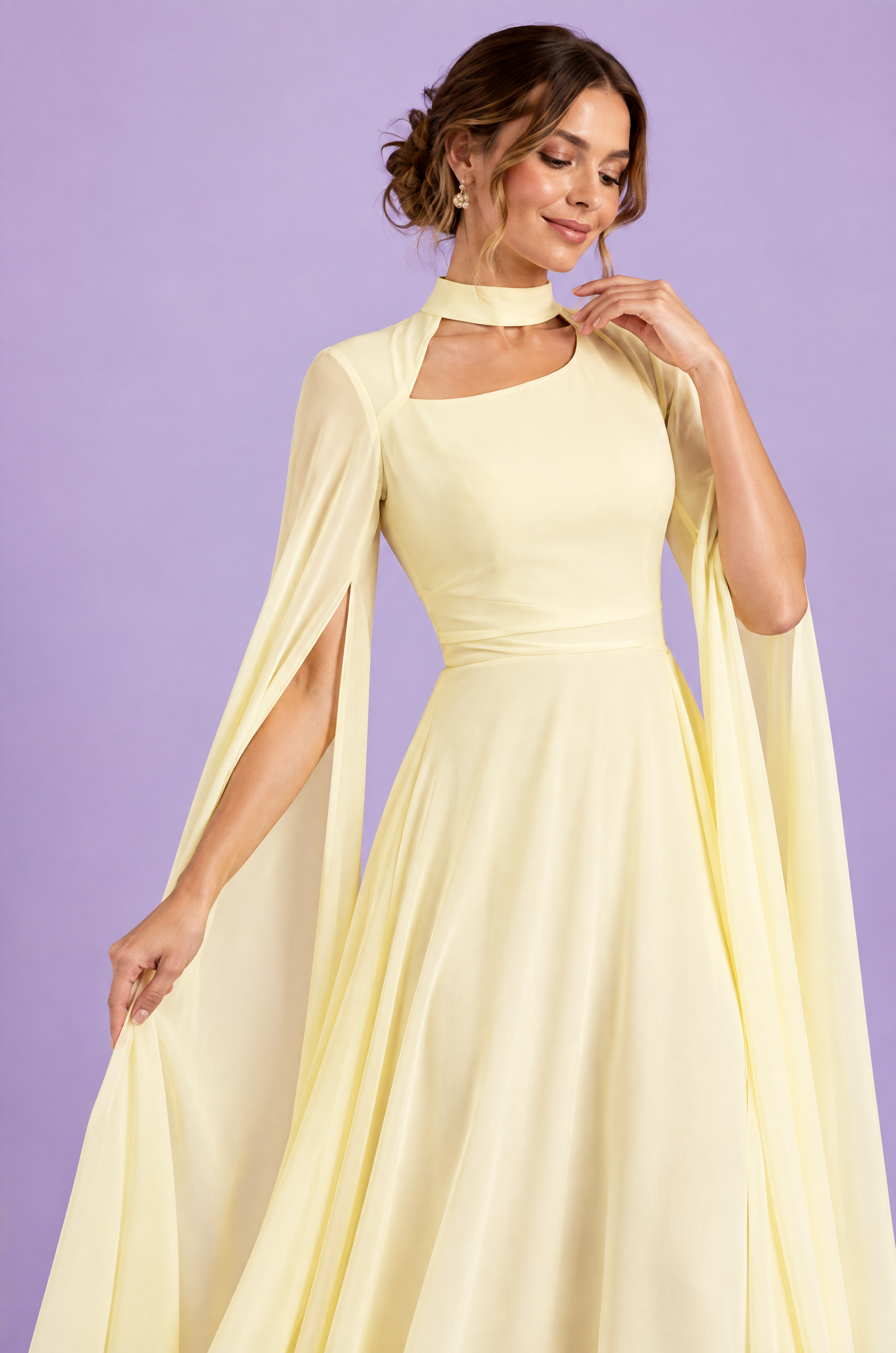 Robe longue jaune clair à encolure carrée et manches cape | Vue rapprochée | Lounelle Paris
