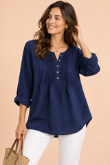 Camicia blu navy in cotone con scollo rotondo e pieghe