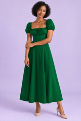 Abito midi verde scuro dalla linea ad A con scollo quadrato