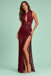 Robe longue bordeaux en dentelle transparente à col montant | Vue de face | Lounelle Paris