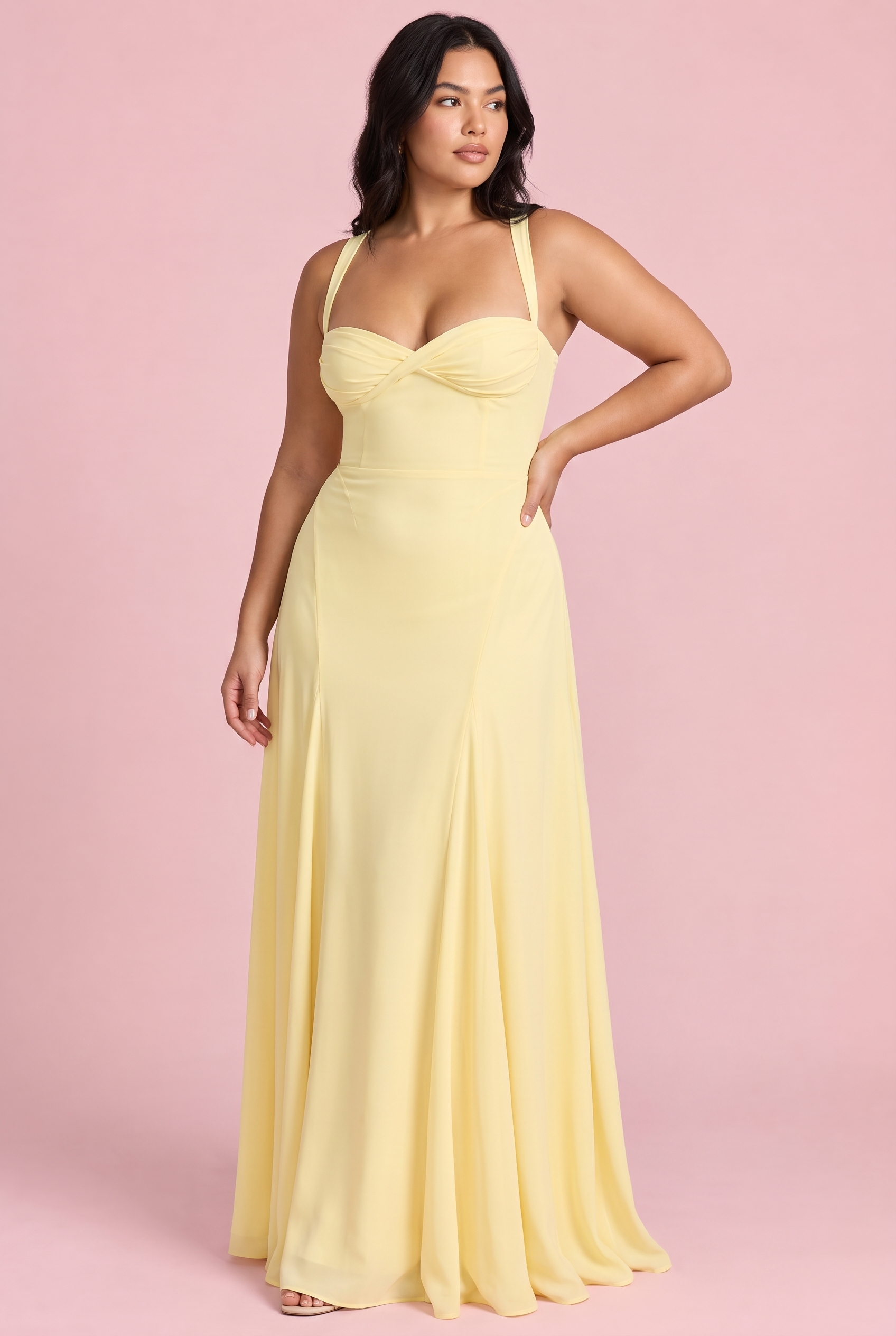Robe longue jaune vif à fronces et décolleté cœur | Porté sur une autre silhouette | Lounelle Paris