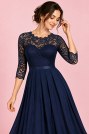 Robe longue bleu marine à empiècement en dentelle | Vue rapprochée | Lounelle Paris