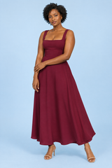 Abito midi bordeaux con spalline e fondo ampio