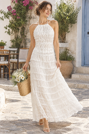 Robe longue plissée blanche | Photo lifestyle | Lounelle Paris
