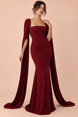 Abito lungo aderente rosso con scollo quadrato