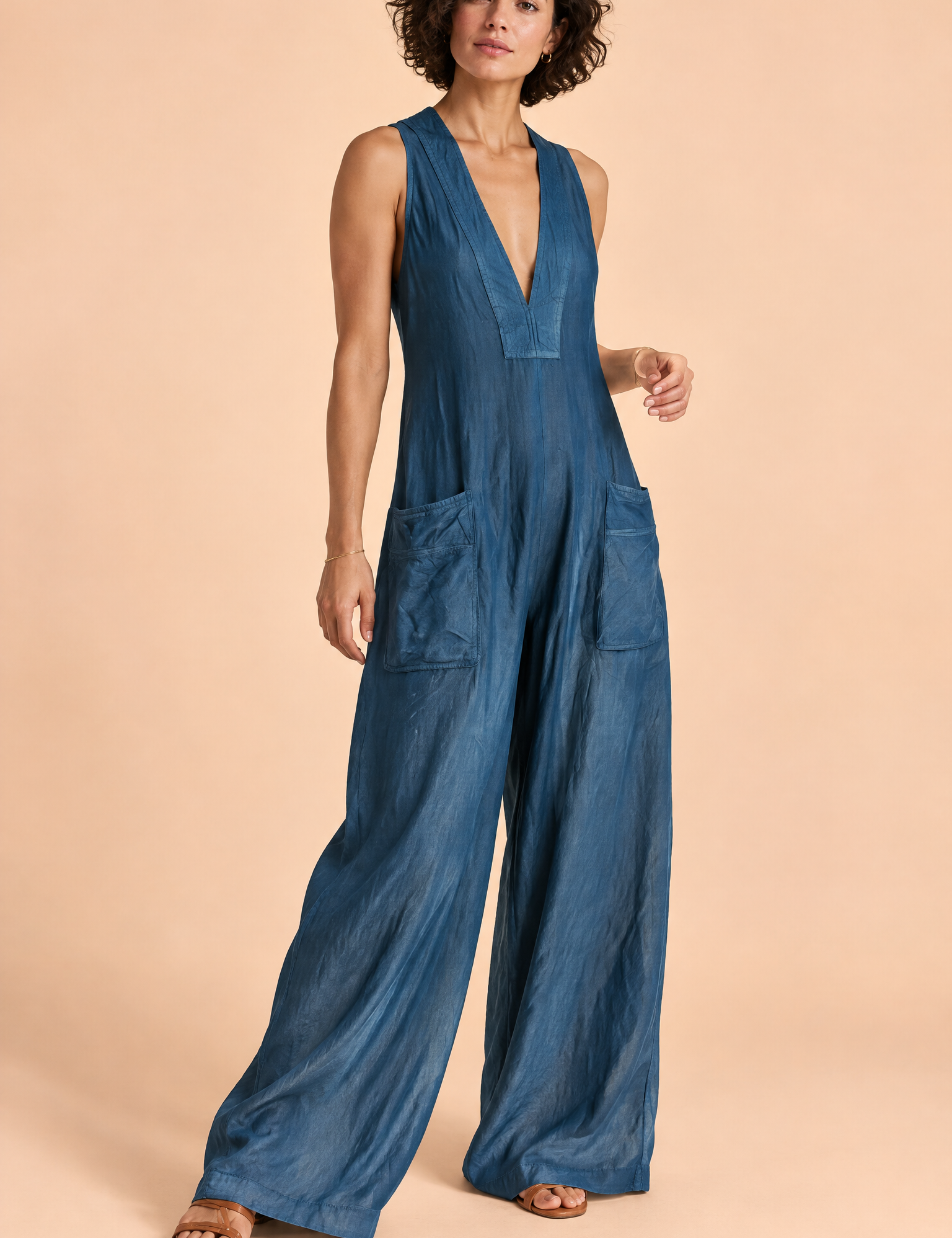 Combinaison bleue à encolure V et jambes larges | Vue de face | Lounelle Paris