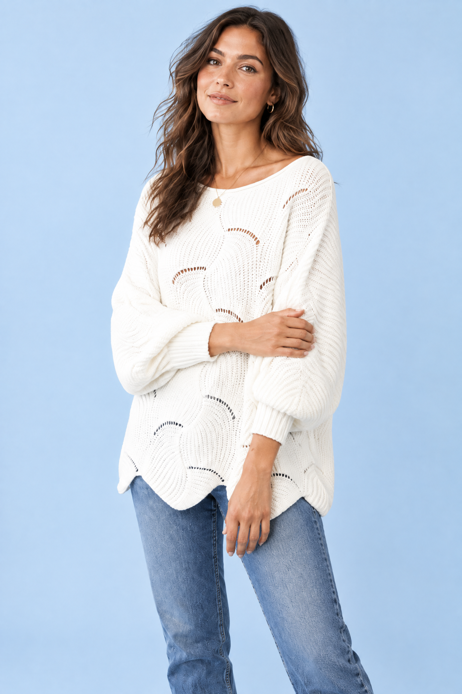 Pull blanc oversize ajouré à col bateau | Vue rapprochée | Lounelle Paris