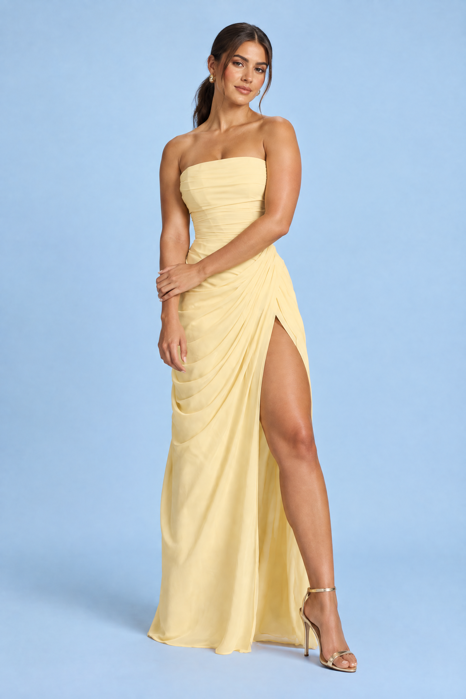 Robe longue jaune froncée sans bretelles | Porté sur une autre silhouette | Lounelle Paris