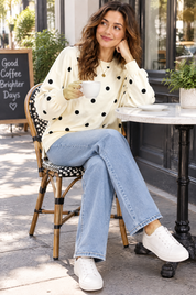Sweat-shirt oversize écru à pois | Photo lifestyle | Lounelle Paris