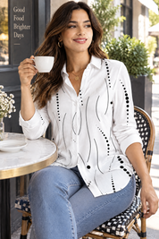 Chemise blanche boutonnée à imprimé géométrique | Photo lifestyle | Lounelle Paris