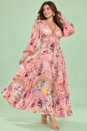 Robe longue rose à col V et manches bouffantes | Porté sur une autre silhouette | Lounelle Paris