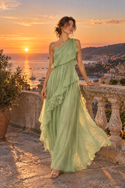Robe verte asymétrique à volants | Deuxième photo lifestyle | Lounelle Paris