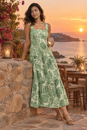 Robe midi verte à imprimé porcelaine et encolure carrée | Deuxième photo lifestyle | Lounelle Paris