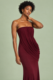 Robe longue bordeaux à col montant et détails volantés | Vue rapprochée | Lounelle Paris