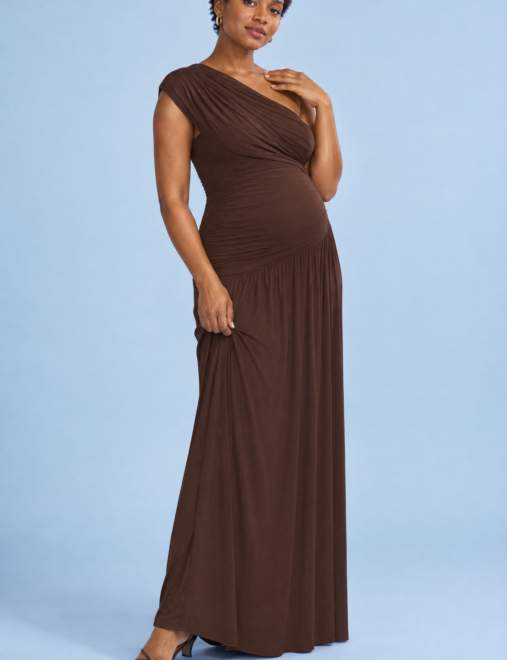 Robe longue de grossesse marron à encolure asymétrique et taille basse | Vue de face | Lounelle Paris