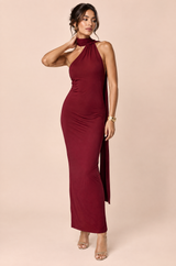 Abito lungo bordeaux con scollo asimmetrico e colletto
