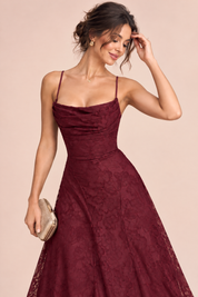 Robe longue fleurie bordeaux à col bénitier | Vue rapprochée | Lounelle Paris