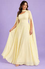 Robe longue jaune clair à encolure carrée et manches cape | Porté sur une autre silhouette | Lounelle Paris