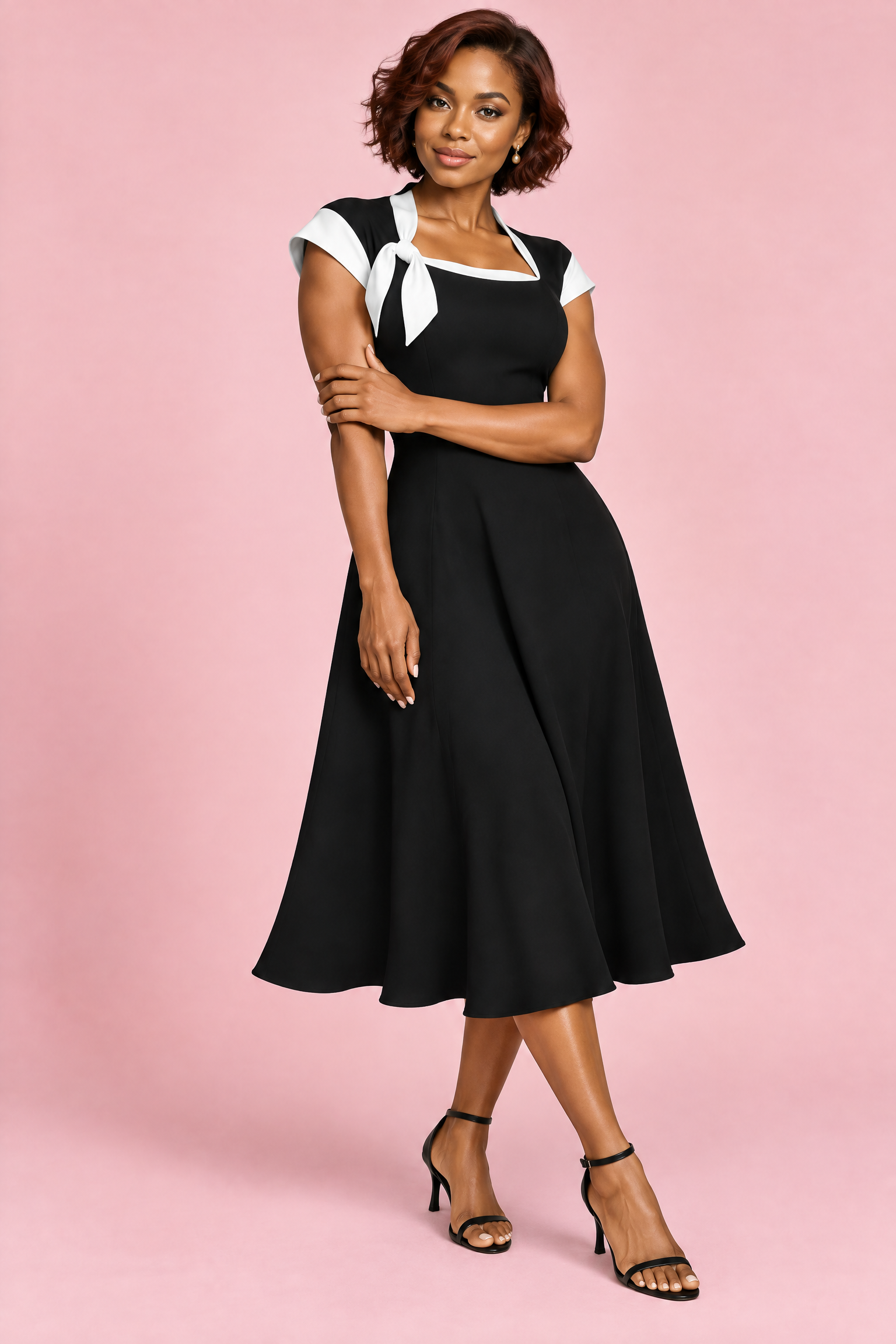 Robe midi noire trapèze à bordures contrastantes | Porté sur une autre silhouette | Lounelle Paris