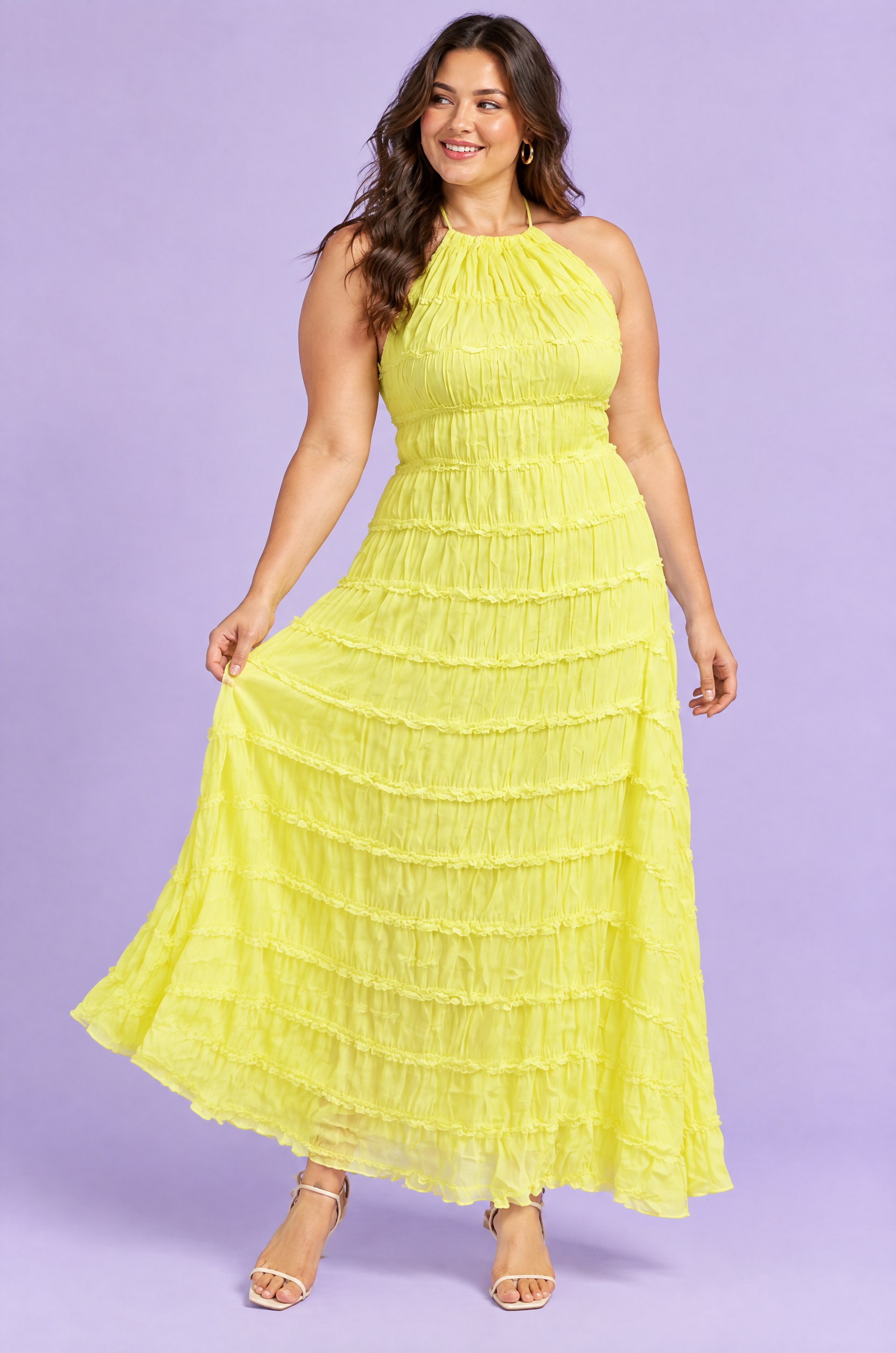 Robe longue plissée jaune | Porté sur une silhouette plus ronde | Lounelle Paris