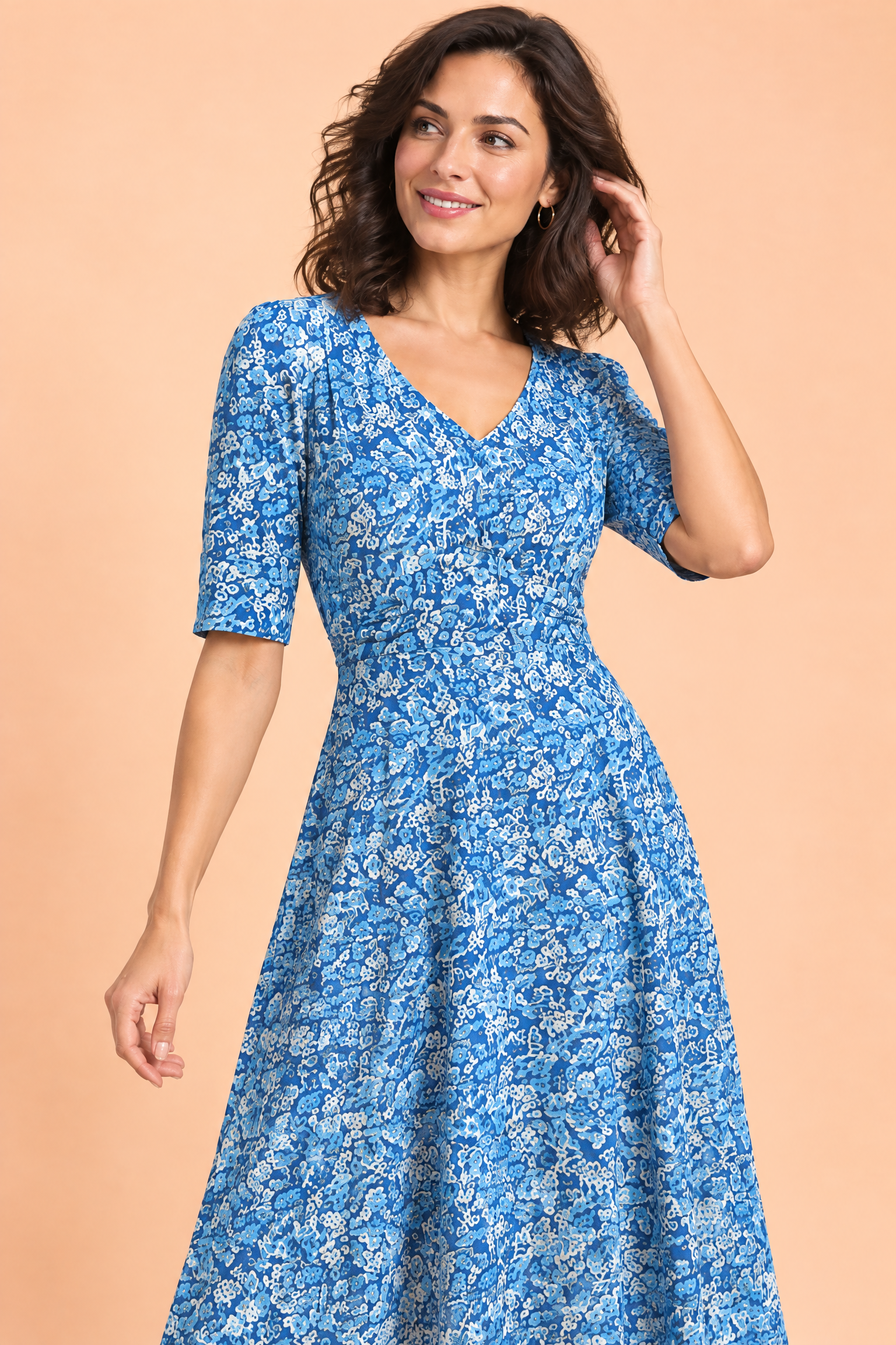 Robe longue bleue à col V | Vue rapprochée | Lounelle Paris
