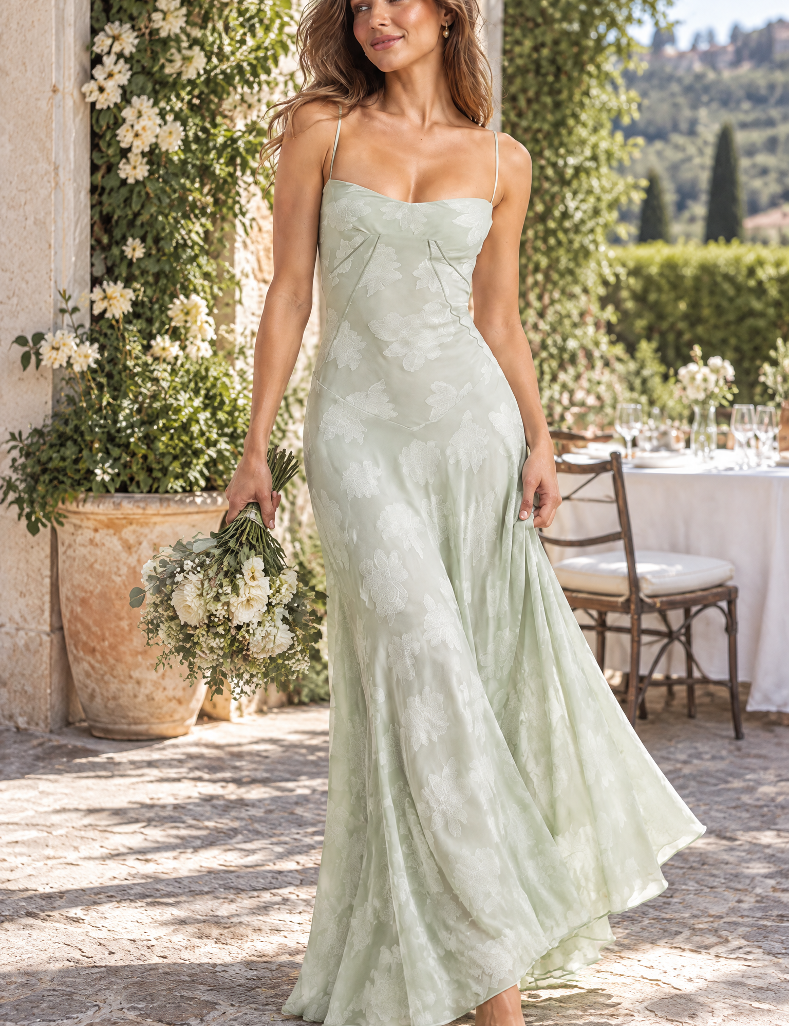 Robe longue fleurie vert clair | Photo lifestyle | Lounelle Paris