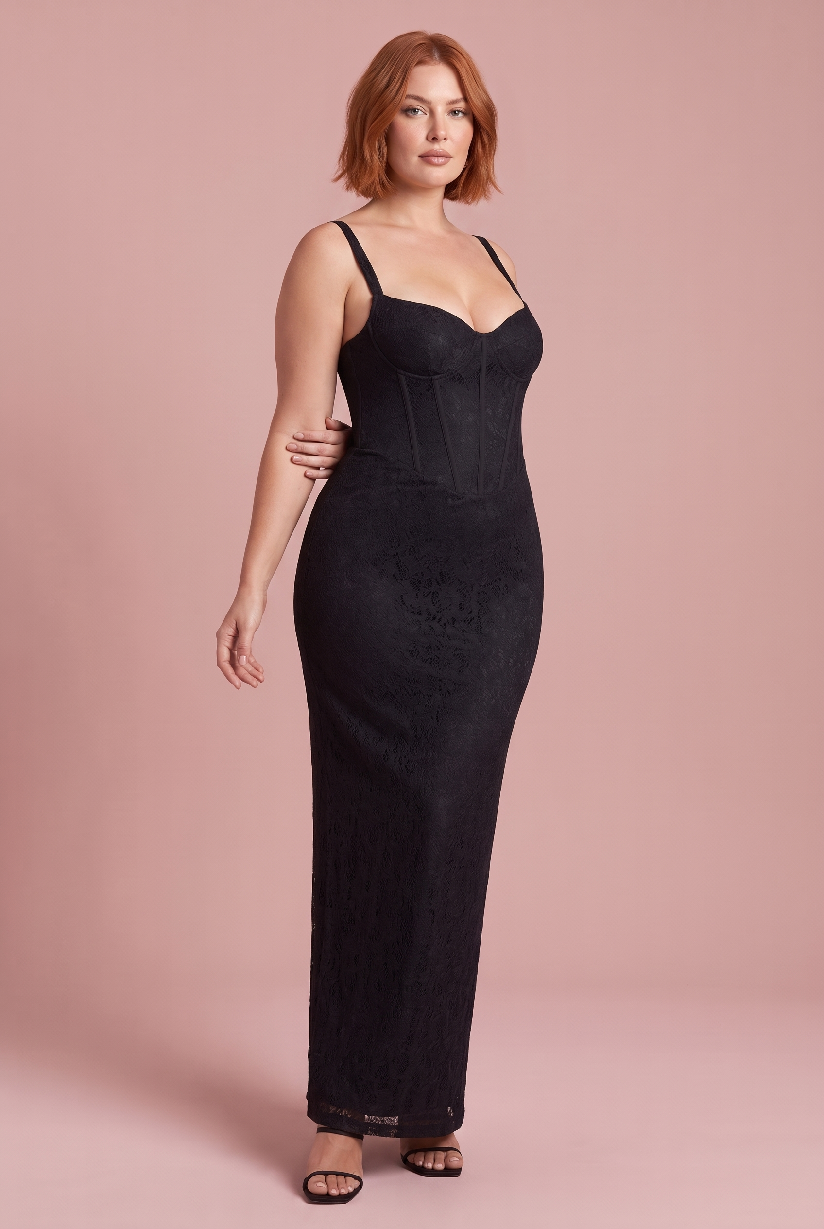 Robe longue corset en dentelle noire | Porté sur une autre silhouette | Lounelle Paris