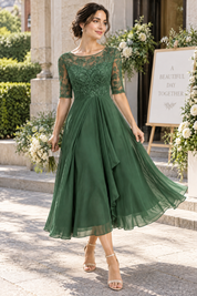 Robe en mousseline à corsage brodé vert forêt | Photo lifestyle | Lounelle Paris