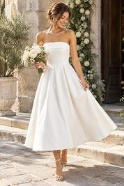 Robe midi patineuse bustier blanche | Photo lifestyle | Lounelle Paris