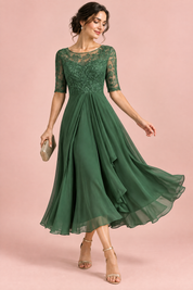 Robe en mousseline à corsage brodé vert forêt | Vue en mouvement | Lounelle Paris
