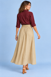 Ensemble chemise et jupe longue beige à taille nouée | Vue de dos | Lounelle Paris