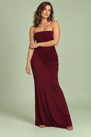 Robe longue bordeaux à col montant et détails volantés | Porté sur une autre silhouette | Lounelle Paris
