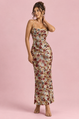 Abito lungo dorato con paillettes e motivi floreali, scollo quadrato