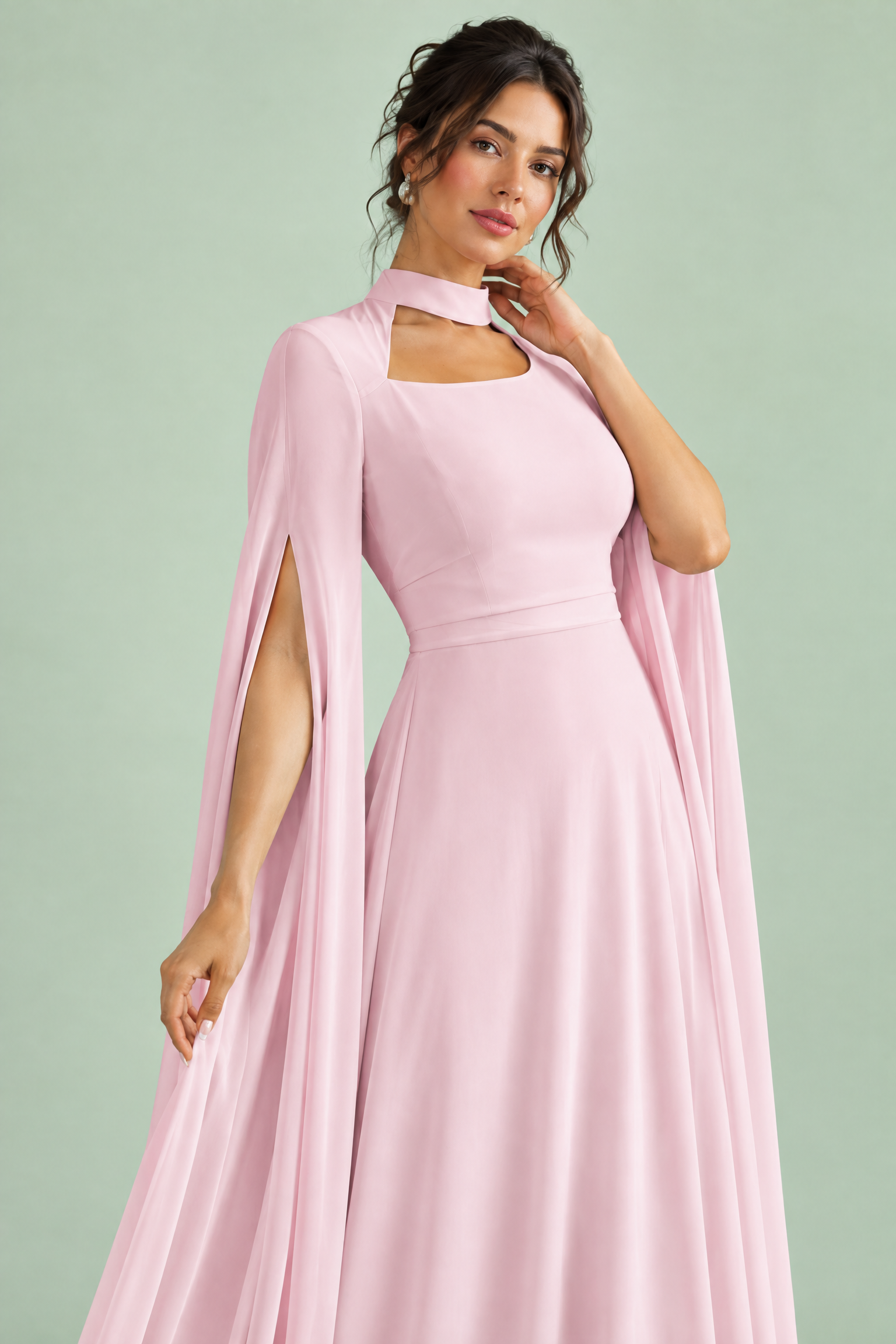 Robe longue rose à encolure carrée et manches cape | Vue rapprochée | Lounelle Paris