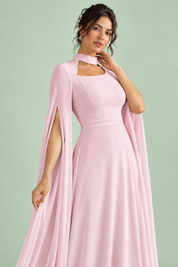 Robe longue rose à encolure carrée et manches cape | Vue rapprochée | Lounelle Paris