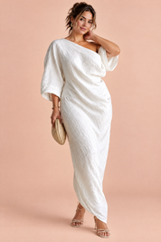 Robe asymétrique blanc cassé à épaule dénudée | Porté sur une autre silhouette | Lounelle Paris