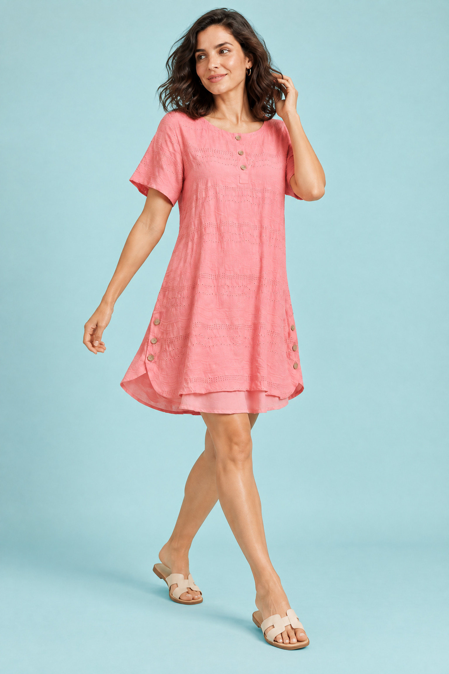 Blouse rose oversize boutonnée devant | Vue en mouvement | Lounelle Paris