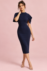 Abito midi aderente Berry con mantella drappeggiata — Blu navy