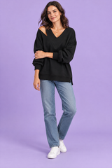 Top nero con spalle scoperte e scollo a V
