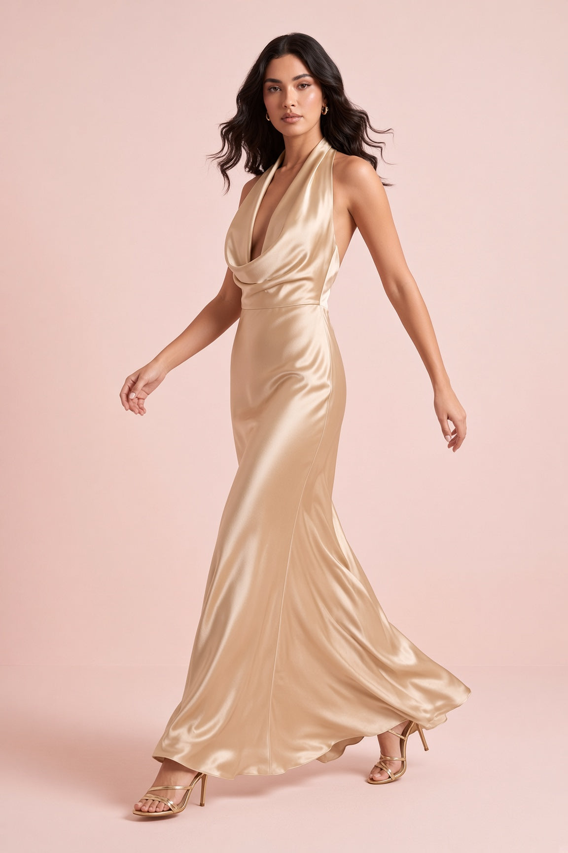 Robe longue sirène champagne dos nu à col bénitier | Vue en mouvement | Lounelle Paris
