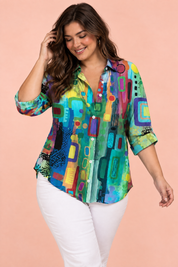 Chemise longue fleurie verte à col | Porté sur une silhouette plus ronde | Lounelle Paris