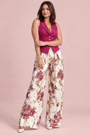 Ensemble gilet tailleur fuchsia et pantalon fleuri | Porté sur une autre silhouette | Lounelle Paris