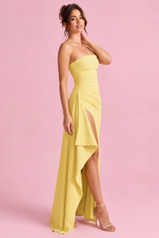 Robe longue jaune clair froncée à fente asymétrique | Vue de dos | Lounelle Paris