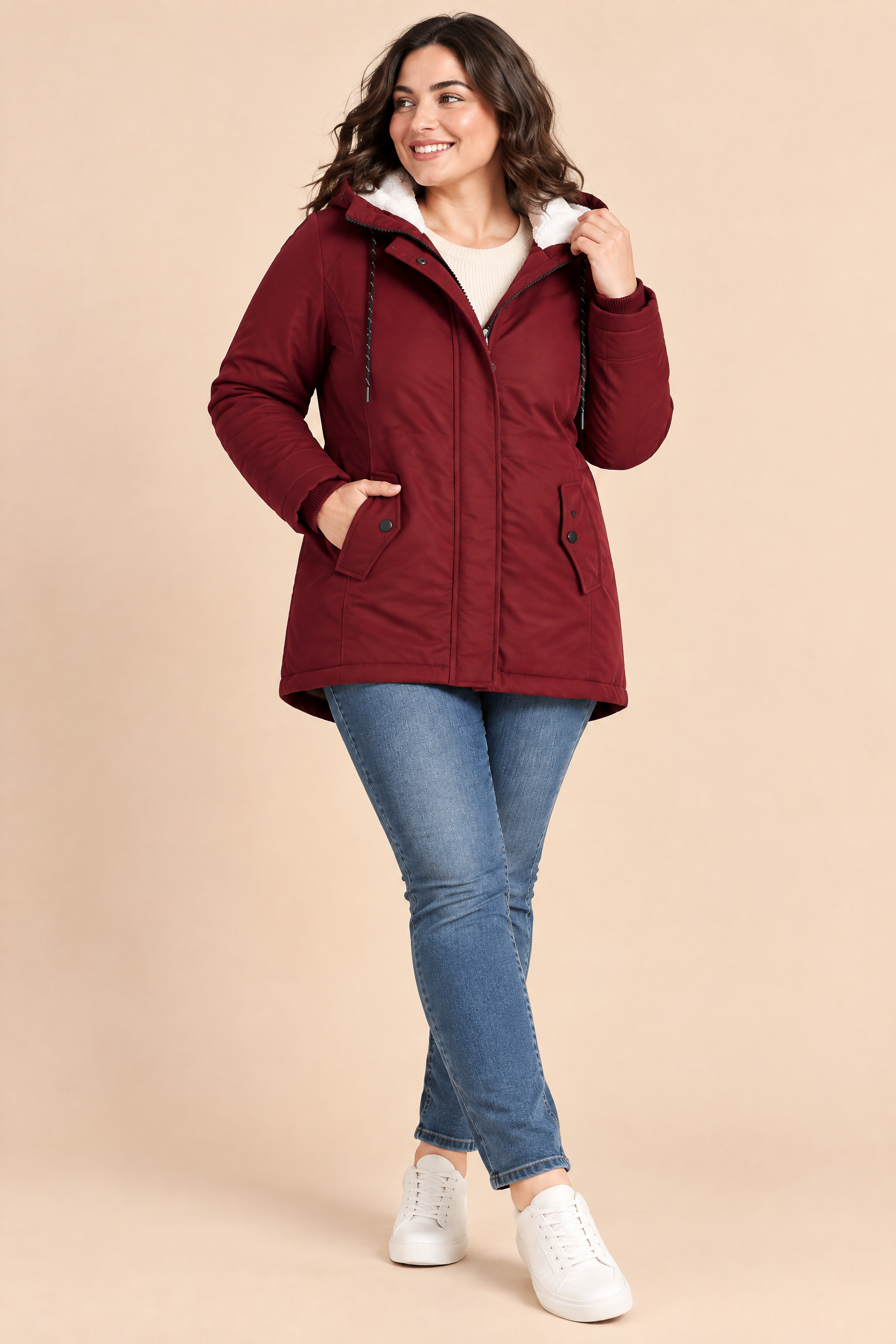 Parka bordeaux oversize à capuche | Porté sur une silhouette plus ronde | Lounelle Paris