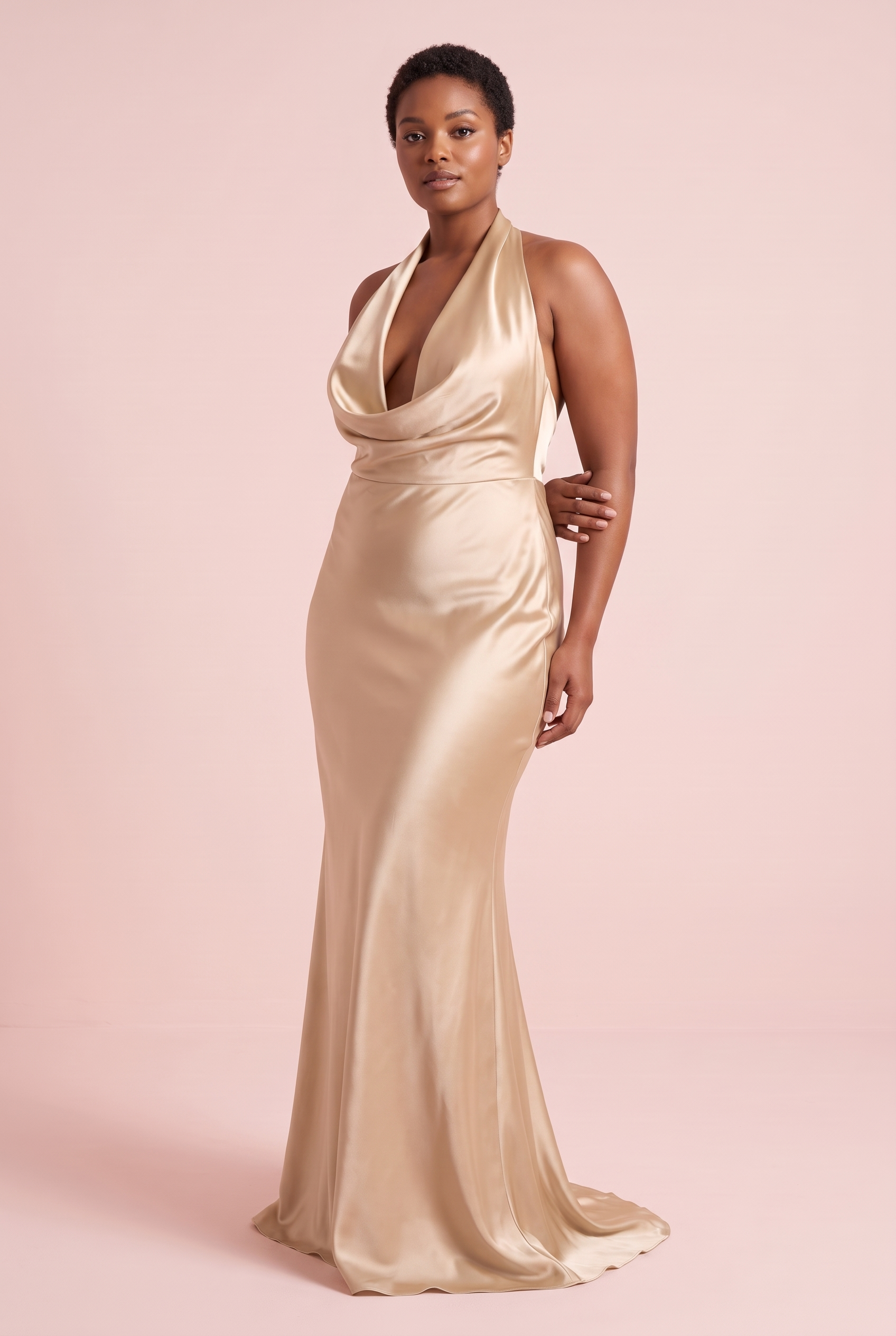 Robe longue sirène champagne dos nu à col bénitier | Porté sur une silhouette plus ronde | Lounelle Paris