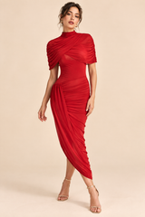 Abito rosso asimmetrico drappeggiato