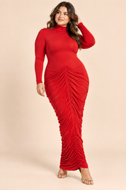 Robe longue rouge froncée à manches longues | Porté sur une silhouette plus ronde | Lounelle Paris