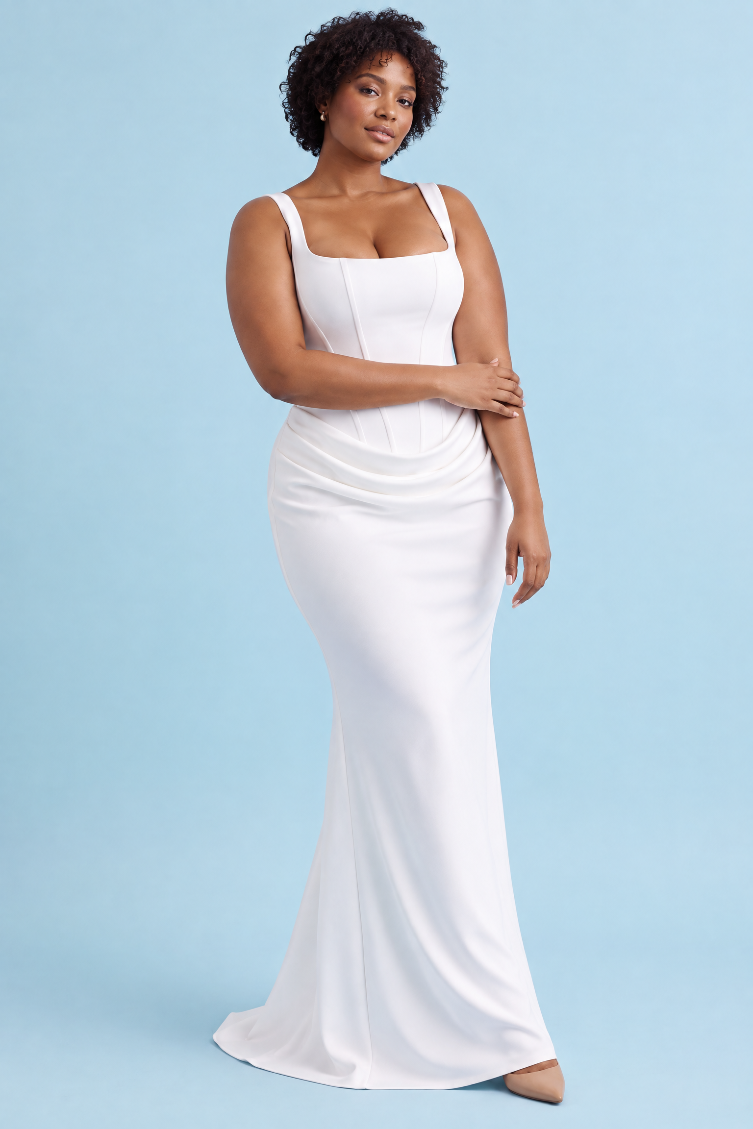 Robe longue blanche froncée à encolure carrée | Porté sur une silhouette plus ronde | Lounelle Paris