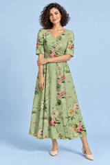 Abito lungo verde con scollo a V
