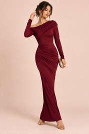 Robe longue bordeaux à encolure asymétrique et détails froncés | Vue en mouvement | Lounelle Paris